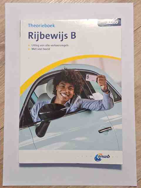 9789018039363-Theorieboek-rijbewijs-B--Auto