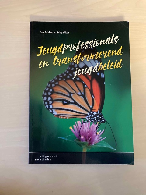9789046905708-Jeugdprofessionals-en-transformerend-jeugdbeleid
