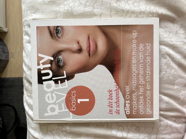 9789491277085-Beauty-Level-Basics-1-De-schoonheidsbehandeling