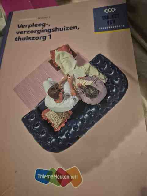 9789006910254-Verpleeg-verzorgingshuizen-thuiszorg-1-niveau-3-Theorieboek