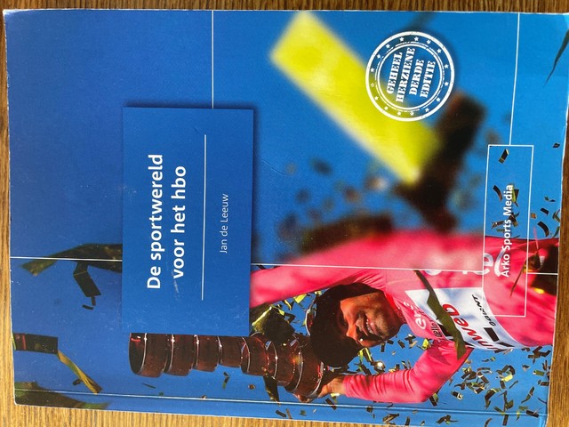 9789054724117-De-sportwereld-voor-het-hbo