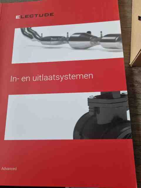 9789492929297-In-en-uitlaatsystemen-advanced
