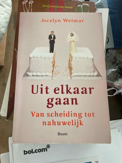 9789461051646-Uit-elkaar-gaan