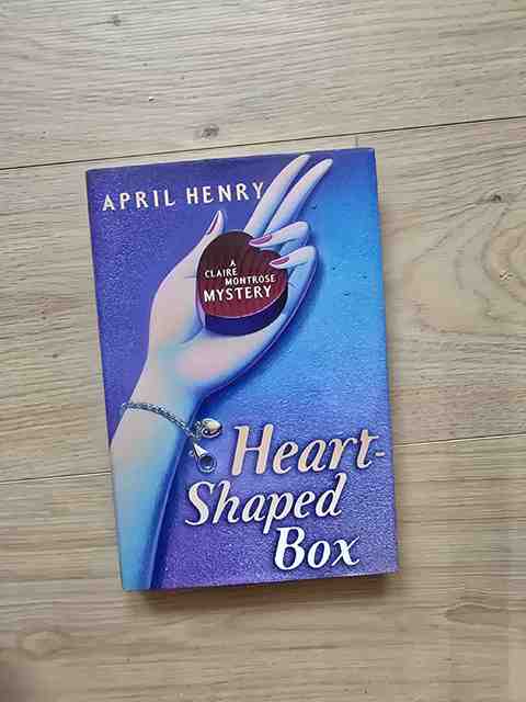 9780060196554-Heart-Shaped-Box