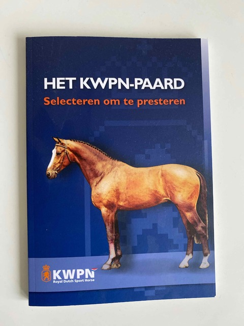 9789461909589-Het-KWPN-paard