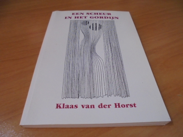 9788086211015-Een-scheur-in-het-gordijn-