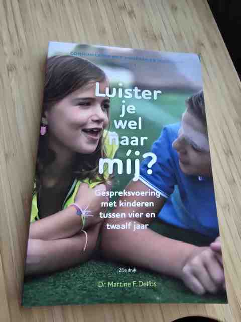9789085600992-Luister-je-wel-naar-mij