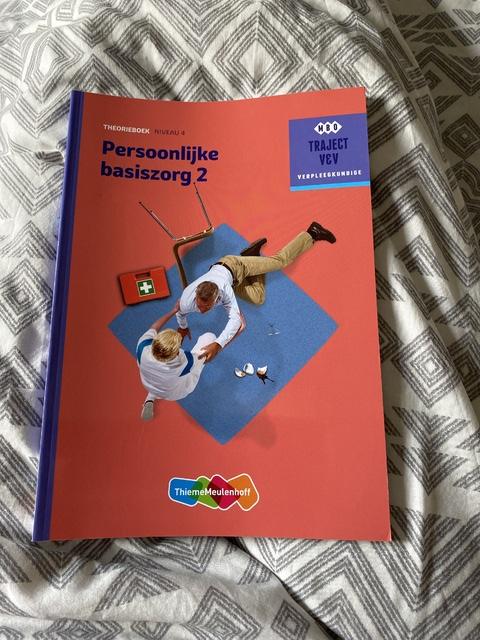 9789006910322-Persoonlijke-basiszorg-Theorieboek-Niveau-4