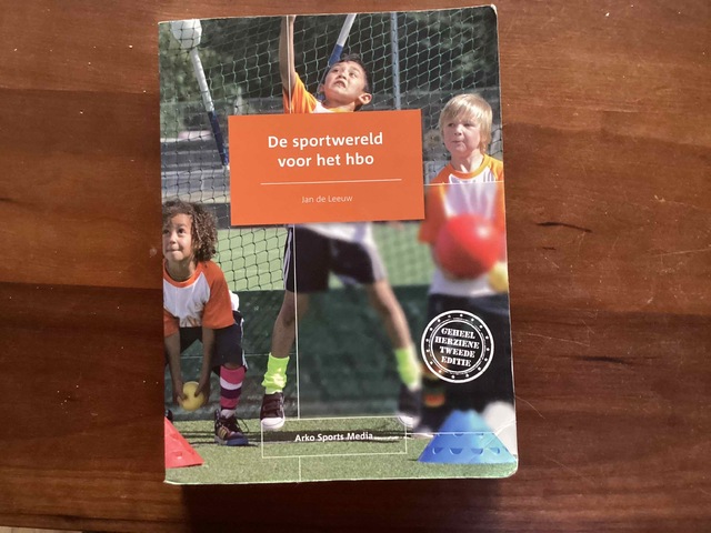 9789054722816-De-sportwereld-voor-het-hbo