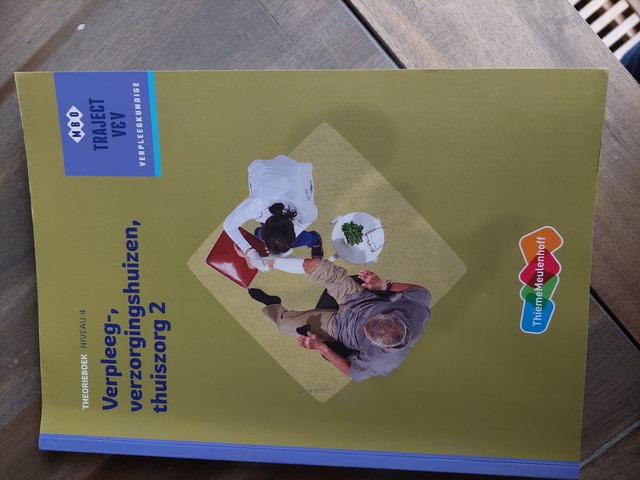 9789006910421-Verpleeg-Verzorgingshuizen-Thuiszorg-2--niveau-4-Theorieboek