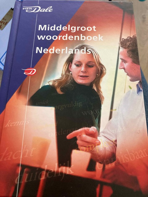 9789066482807-Van-Dale-Middelgroot-woordenboek-Nederlands