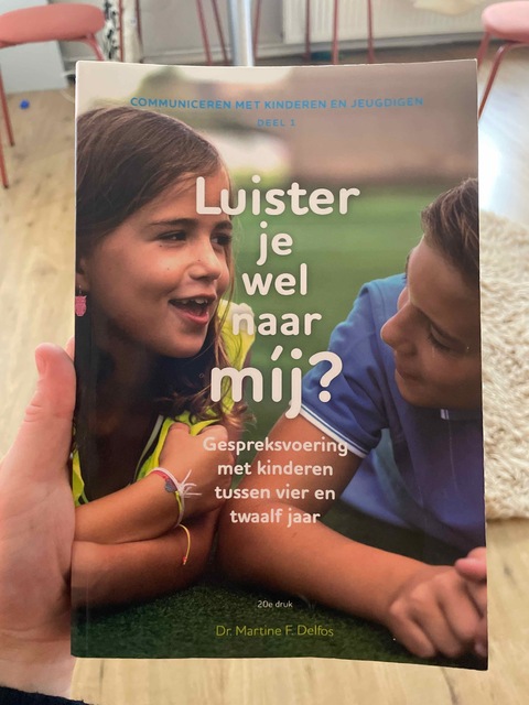 9789085600992-Luister-je-wel-naar-mij