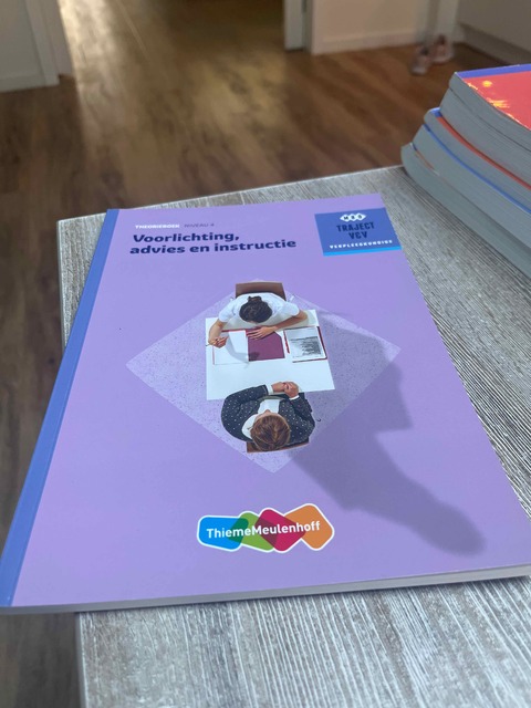 9789006910346-Voorlichting-advies-en-instructie-Theorieboek-Niveau-4