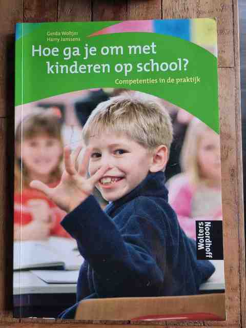 9789001957100-Hoe-Ga-Je-Om-Met-Kinderen-Op-School-