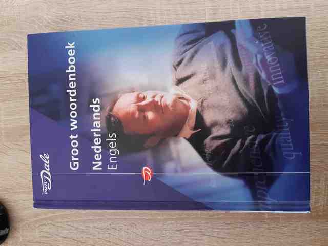 9789460771811-Van-Dale-Groot-woordenboek-Nederlands-Engels