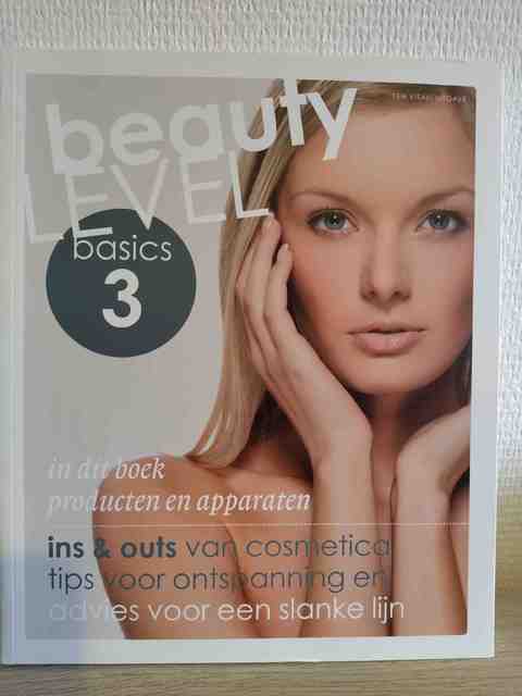9789491277979-Beauty-Level-Basic-3-Producten-en-apparaten