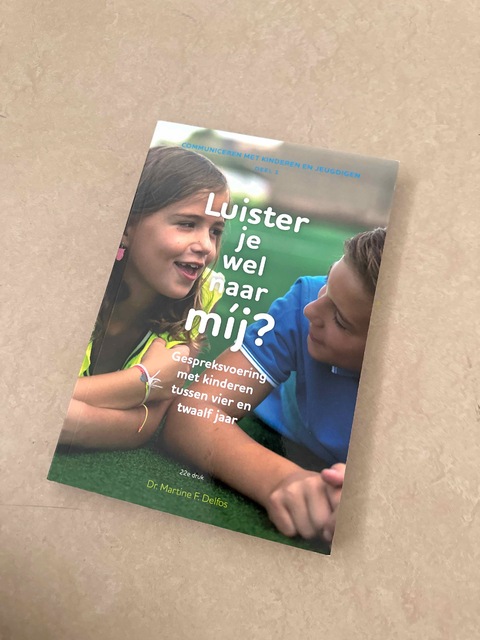 9789085600992-Luister-je-wel-naar-mij