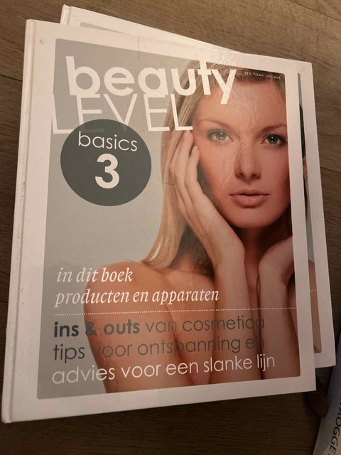 9789491277108-Beauty-Level-Basics-3-Producten-en-apparaten