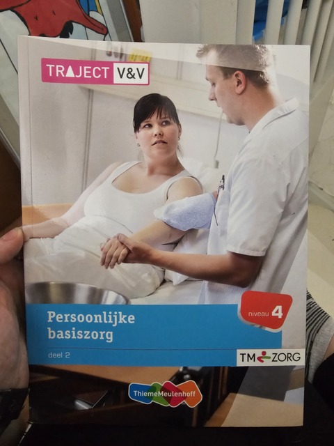 9789006925111-Persoonlijke-basiszorg-2-Niveau-4-Basisboek