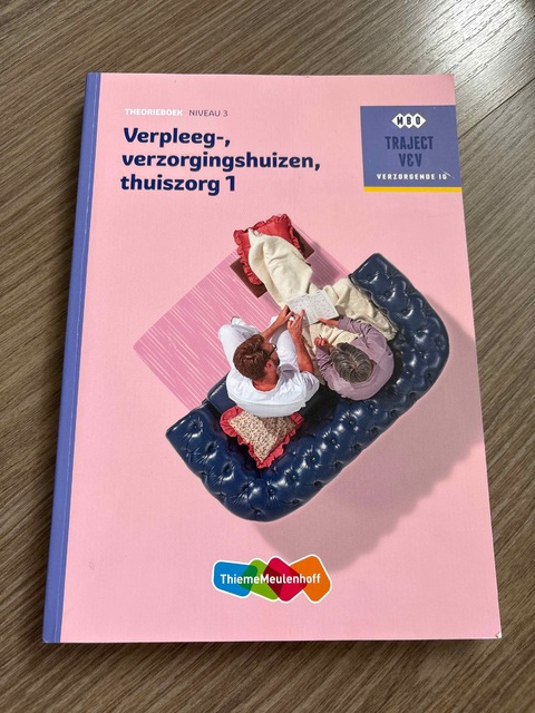 9789006910254-Verpleeg-verzorgingshuizen-thuiszorg-1-niveau-3-Theorieboek