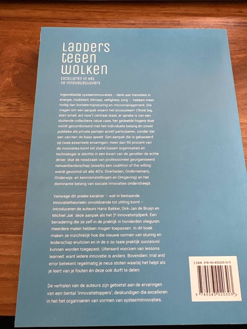 9789083020303-Ladders-tegen-wolken