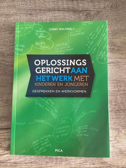 9789077671627-Oplossingsgericht-aan-het-werk-met-kinderen-en-jongeren