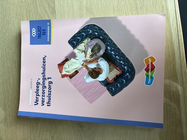 9789006910254-Verpleeg-verzorgingshuizen-thuiszorg-1-niveau-3-Theorieboek