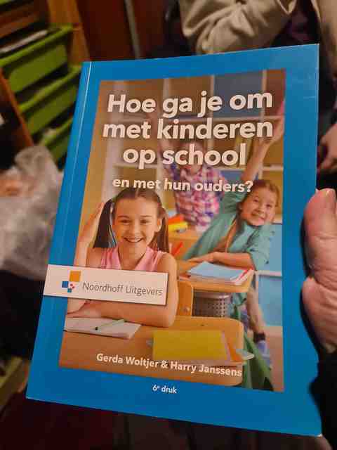 9789001994426-Hoe-ga-je-om-met-kinderen-op-school-en-met-hun-ouders
