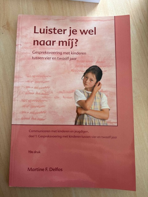 9789088505102-Luister-je-wel-naar-mij