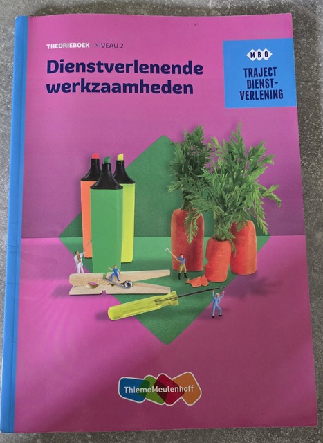 9789006071030-Dienstverlenende-werkzaamheden-niveau-2-Theorieboek