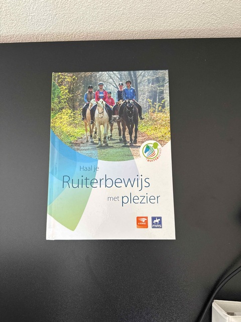 9789082456882-haal-je-Ruiterbewijs-met-plezier