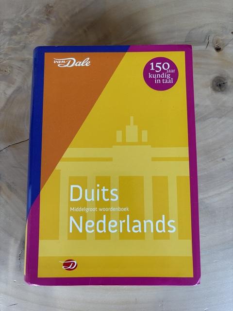 9789460772146-Van-Dale-middelgroot-woordenboek-Duits-Nederlands