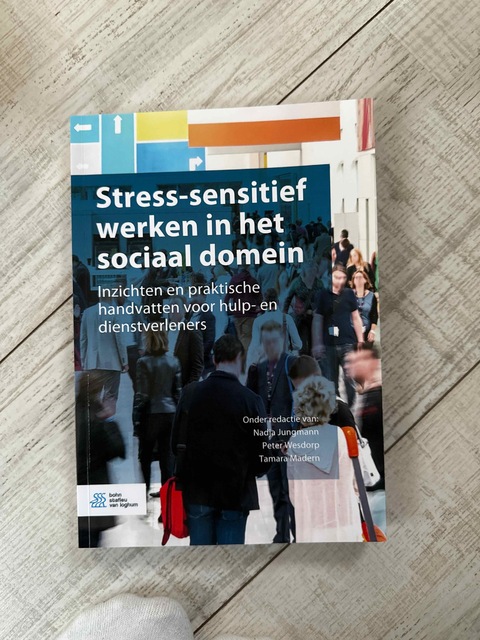 9789036824323-Stress-sensitief-werken-in-het-sociaal-domein