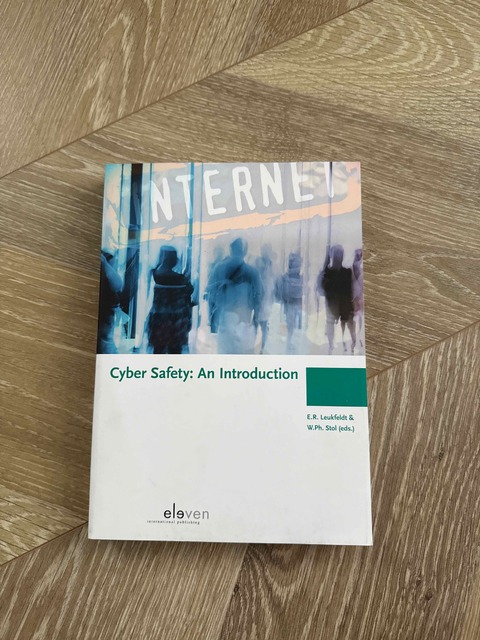 9789490947750-Cyber-Safety