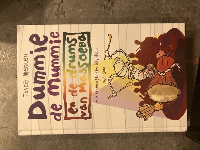 9789000346677-Dummie-de-mummie-en-de-drums-van-Massoeba