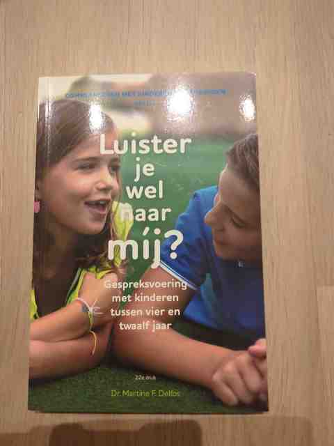 9789085600992-Luister-je-wel-naar-mij