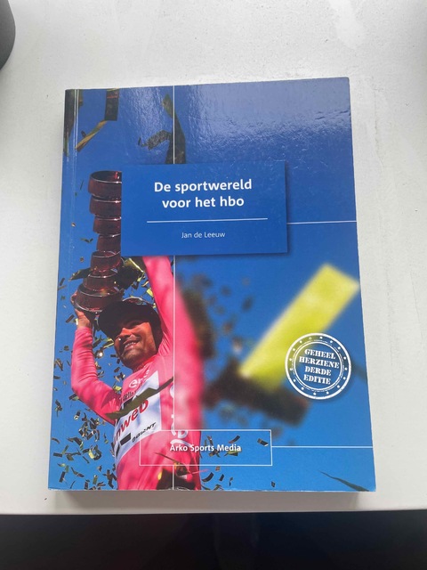 9789054724117-De-sportwereld-voor-het-hbo