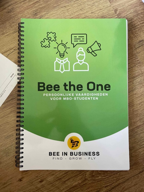 9789081515559-Bee-the-One