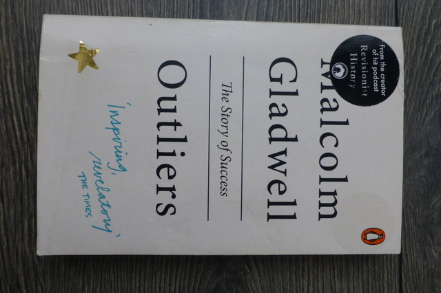 9780141036250-Outliers