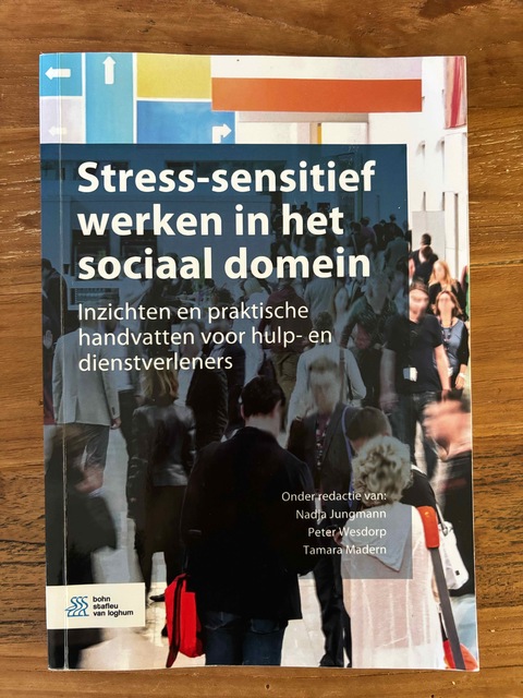 9789036824323-Stress-sensitief-werken-in-het-sociaal-domein