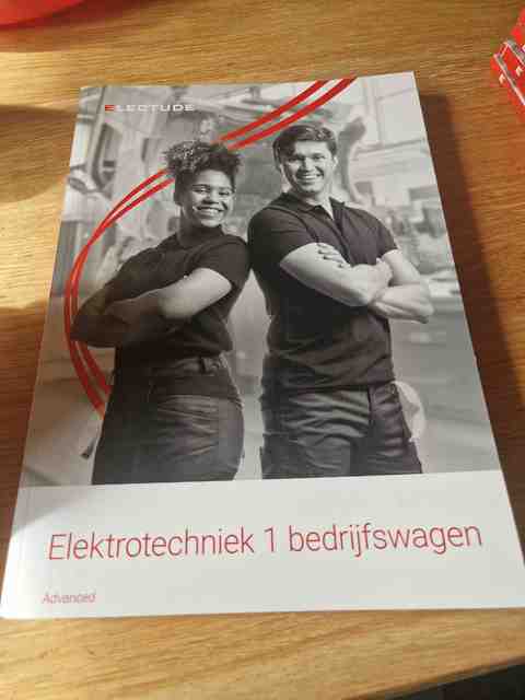 9789493302396-Elektrotechniek-1-bedrijswagen