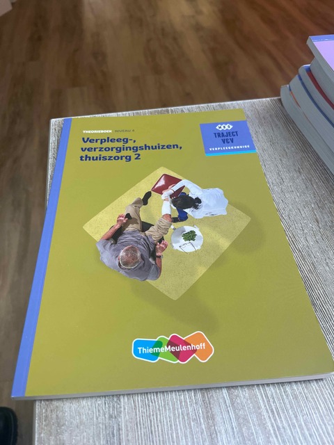 9789006910421-Verpleeg-Verzorgingshuizen-Thuiszorg-2--niveau-4-Theorieboek