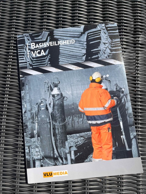 9789082290608-Basisveiligheid-VCA-B-VCA
