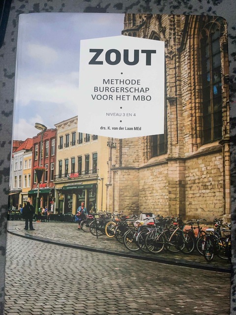 9789082071641-ZOUT-Methode-burgerschap-voor-het-MBO-niveau-3-en-4