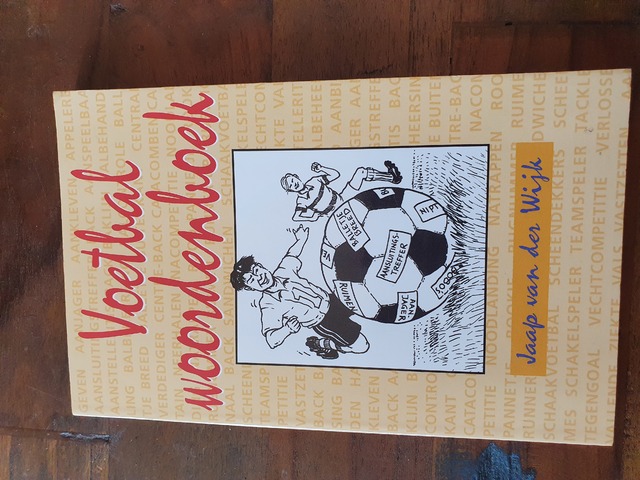 9789021592497-Voetbalwoordenboek