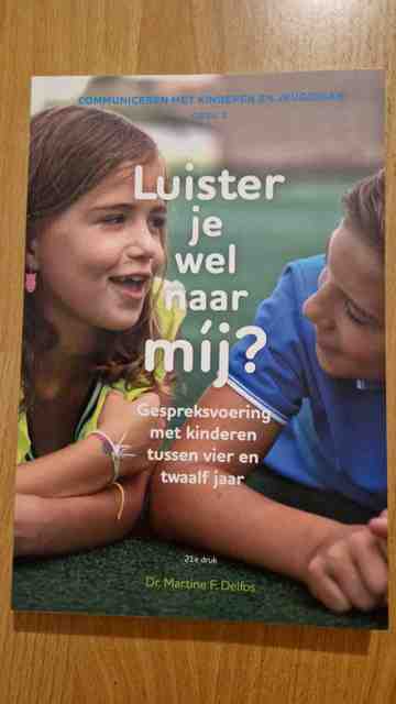 9789085600992-Luister-je-wel-naar-mij