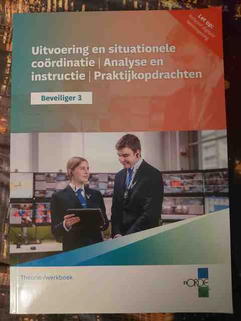 9789037264715-Beveiliger-3-profieldeel-editie-2023-combipakket-met-theorie-en-werkboek