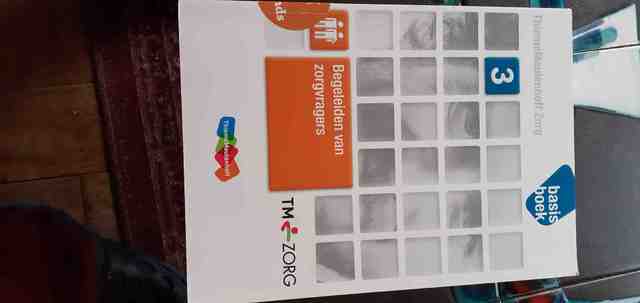 9789006924251-Begeleiden-van-zorgvragers-niveau-3-Basisboek