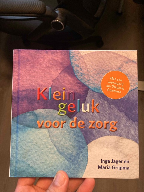 9789020218671-Klein-geluk-voor-de-zorg