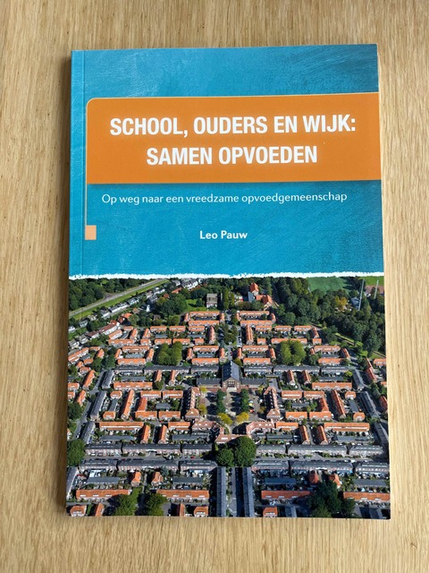 9789088508677-School-ouders-en-wijk-samen-opvoeden